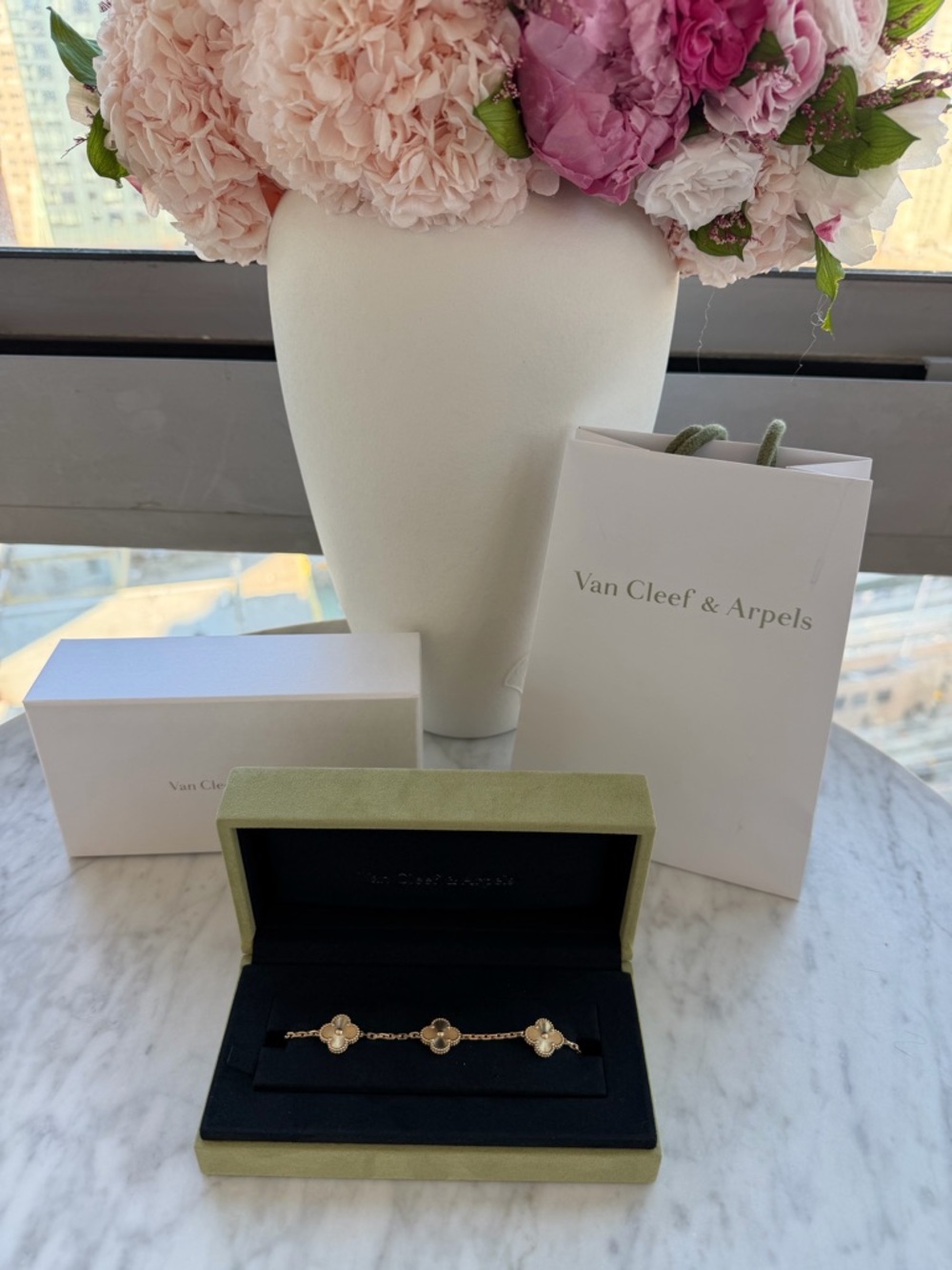 Van Cleef & Arpels Vintage Alhambra 5-Motif Bracelet - Yellow Gold Guilloche